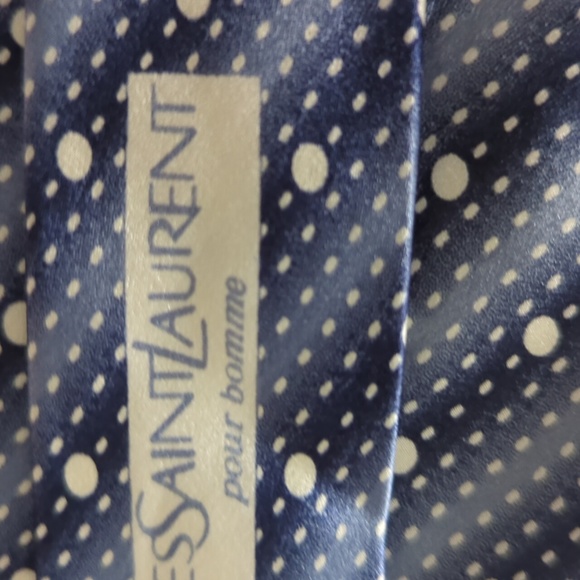 Yves Saint Laurent - Picture 5 of 6